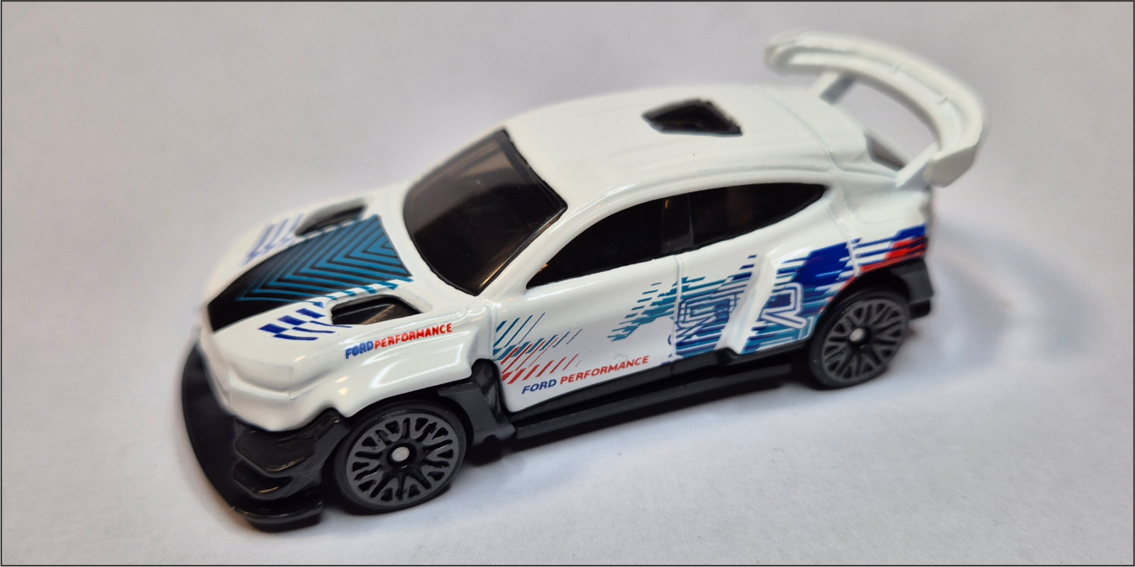 Hot Wheels Mainline - Ford Mustang MACH-E 1400