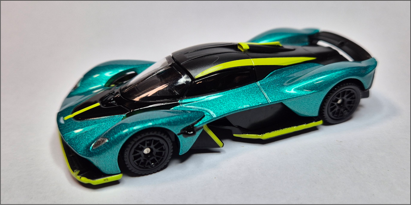 CCA - Aston Martin Valkyrie in Green